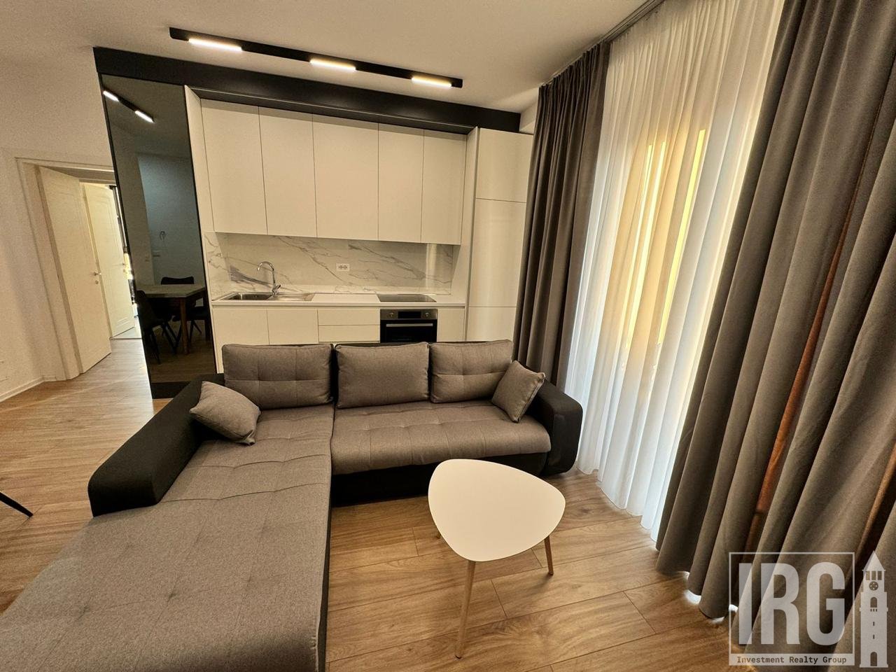 APARTAMENT 2+1+2 ME QERA TE TIRANA GARDEN BUILDING