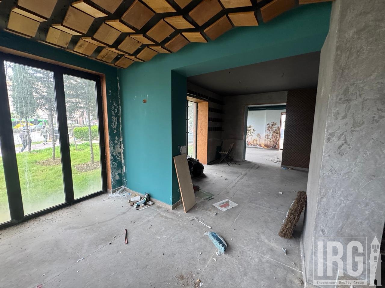 Commercial space for sale by the road!