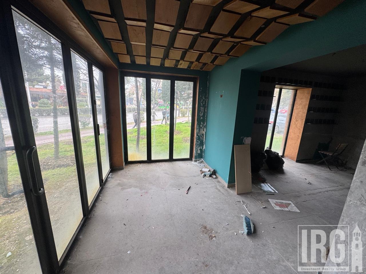 Commercial space for sale by the road!