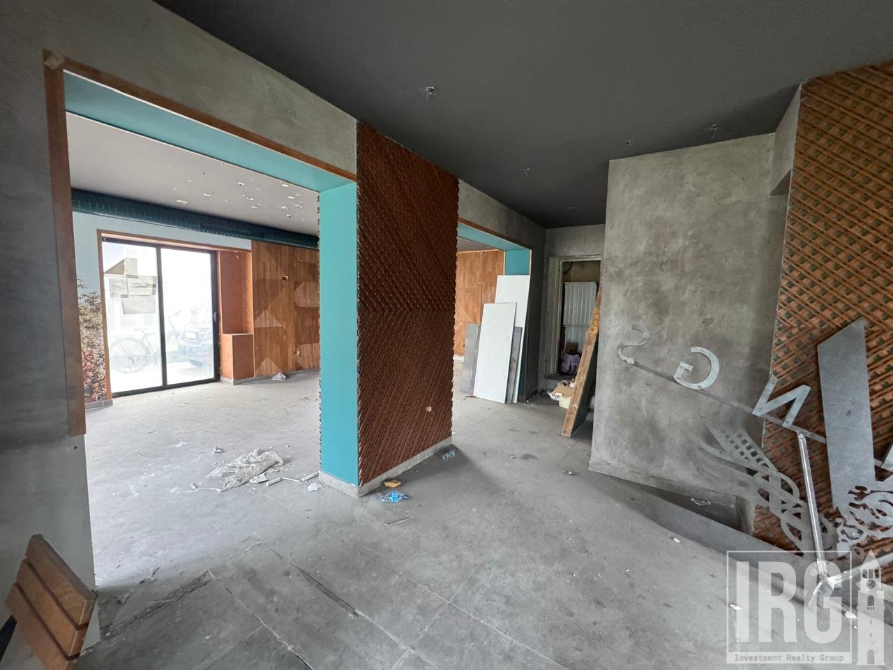 Commercial space for sale by the road!