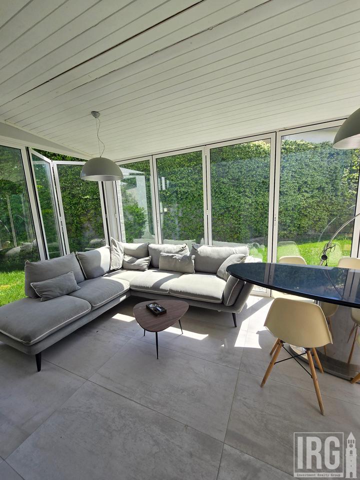 Vilë Luksoze për Shitje në Long Hill Residence – Investim PREMIUM &amp; GATI për Banim