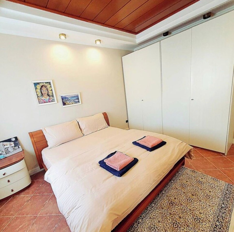Shitet apartament 2+1 te 9 Kateshet!