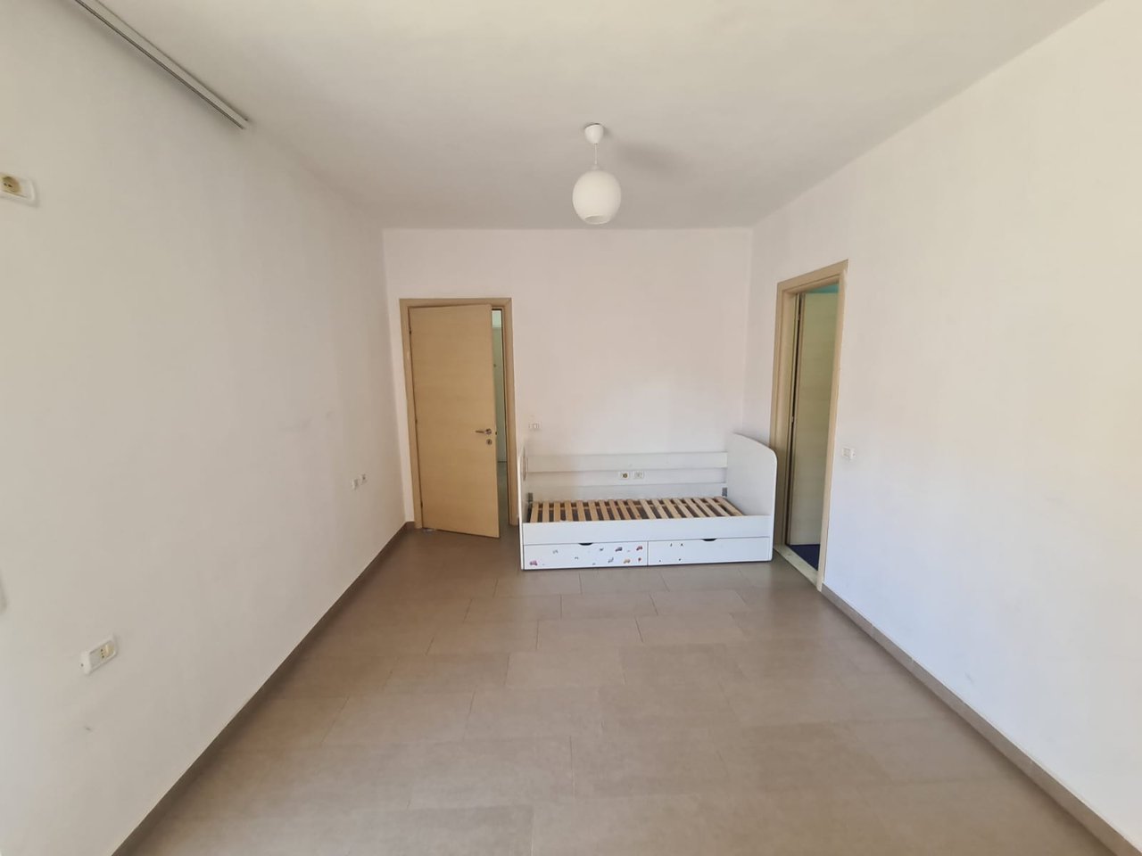 APARTMENT 2+1+2 NEAR THE BIG RING!
