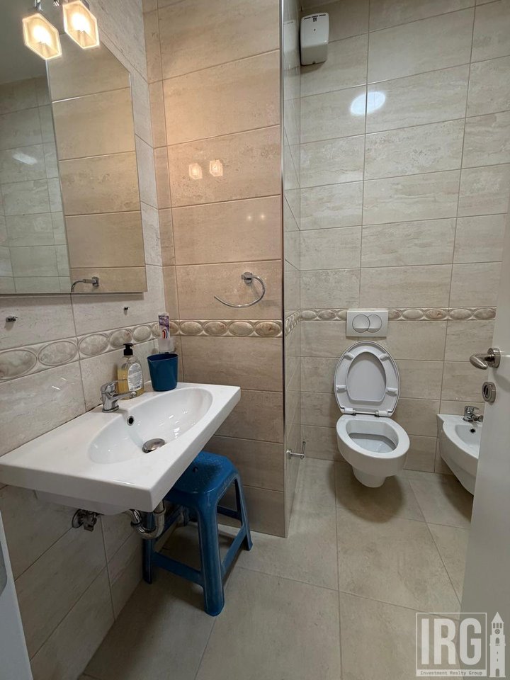 Appartamento 3+1 in Affitto in Via Kavajës, Tirana