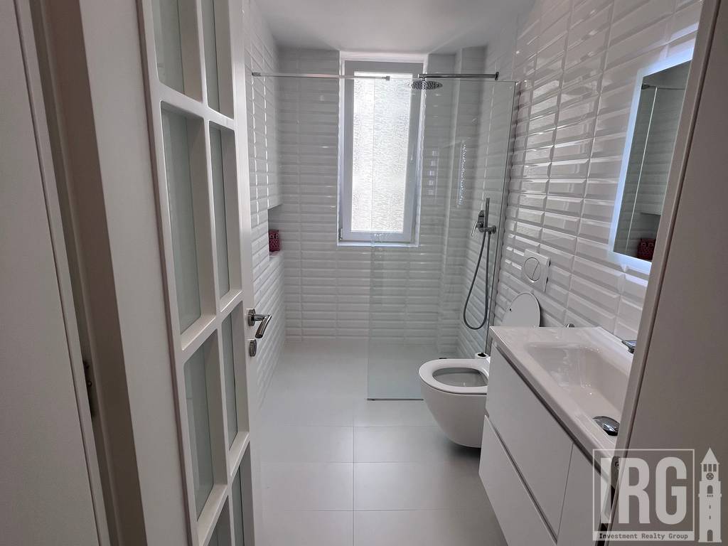 JEPET APARTAMENT 2+1 ME QIRA PRANE, NE ZONEN E ISH BLLOKUT