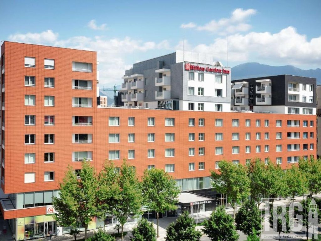 ZYRE ME QERA TE HOTEL HILTON, PRANE KOMPLEKSIT DELIJORGJI