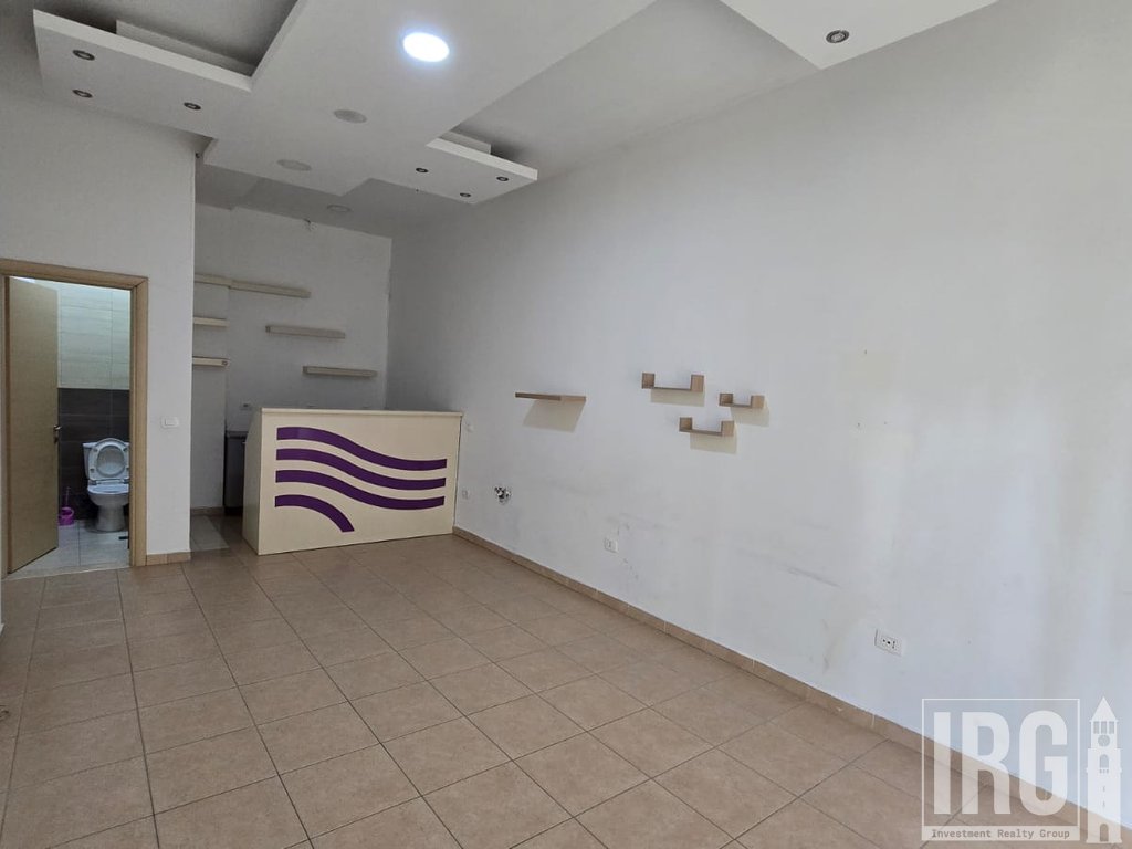 AMBIENT KOMERCIAL NE SHITJE, VENDOSUR PRANE QYTETIT STUDENTI, TIRANE!!!