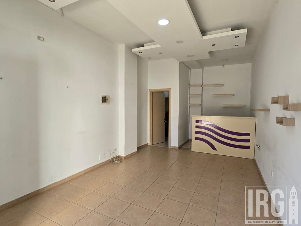 AMBIENT KOMERCIAL NE SHITJE, VENDOSUR PRANE QYTETIT STUDENTI, TIRANE!!!