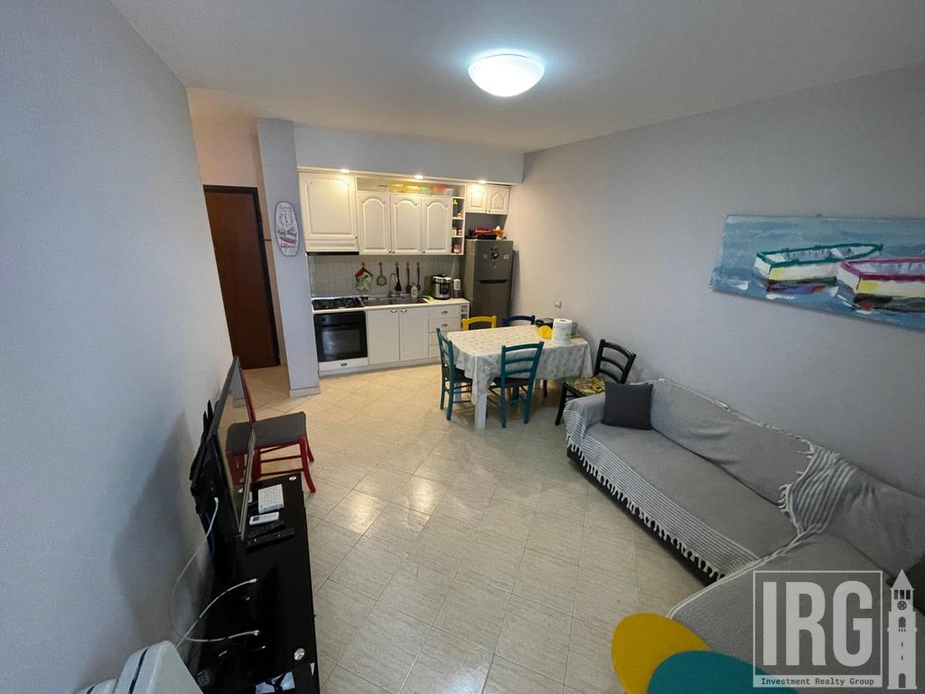 SHITET APARTAMENT 2+1 NE GOLEM, NGJITUR ME LIBURNEN