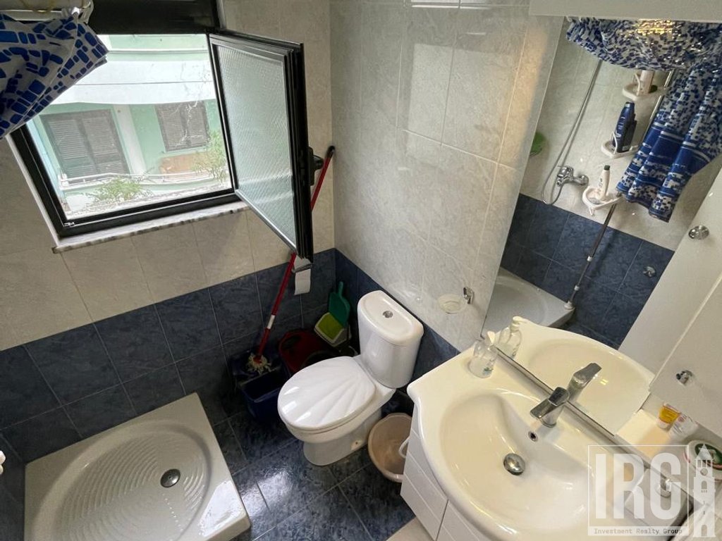 SHITET APARTAMENT 2+1 NE GOLEM, NGJITUR ME LIBURNEN