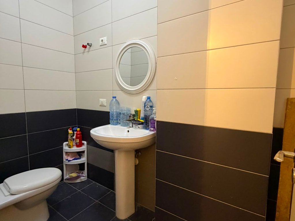 Ambient Komercial ne zone e Selvise!