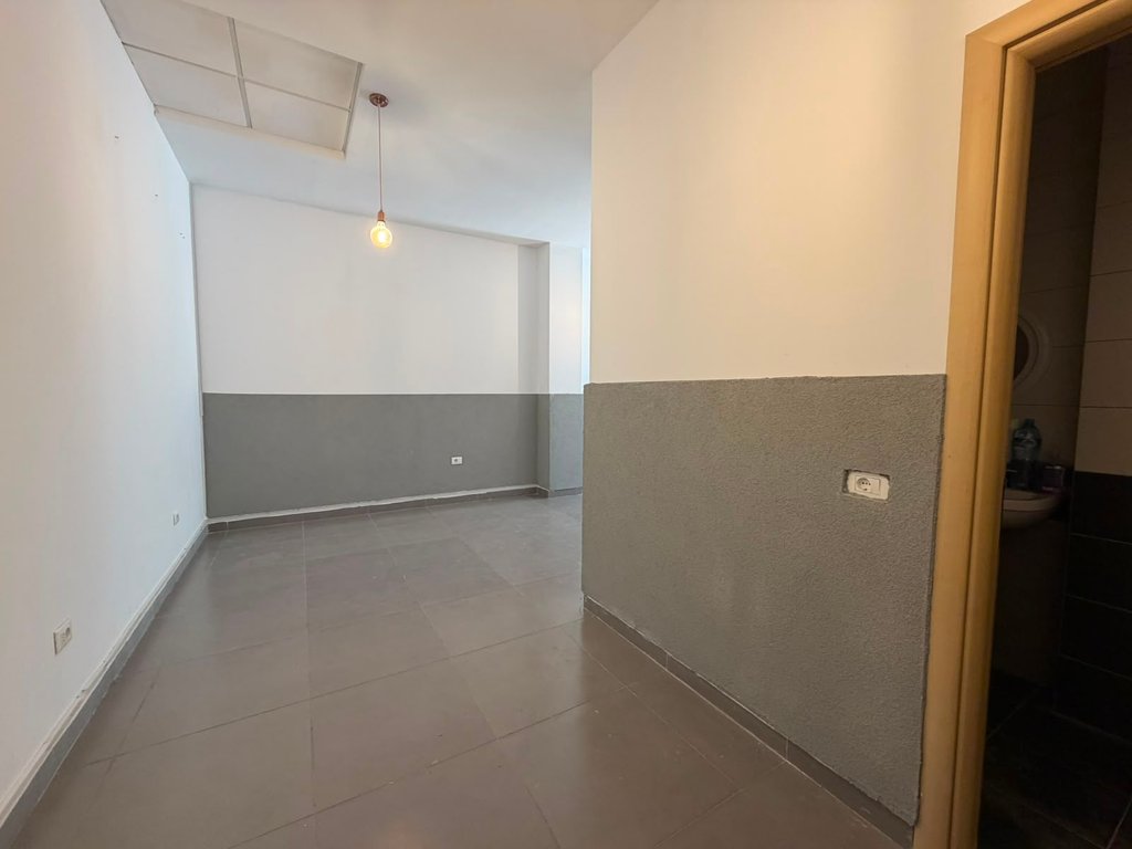 Ambient Komercial ne zone e Selvise!
