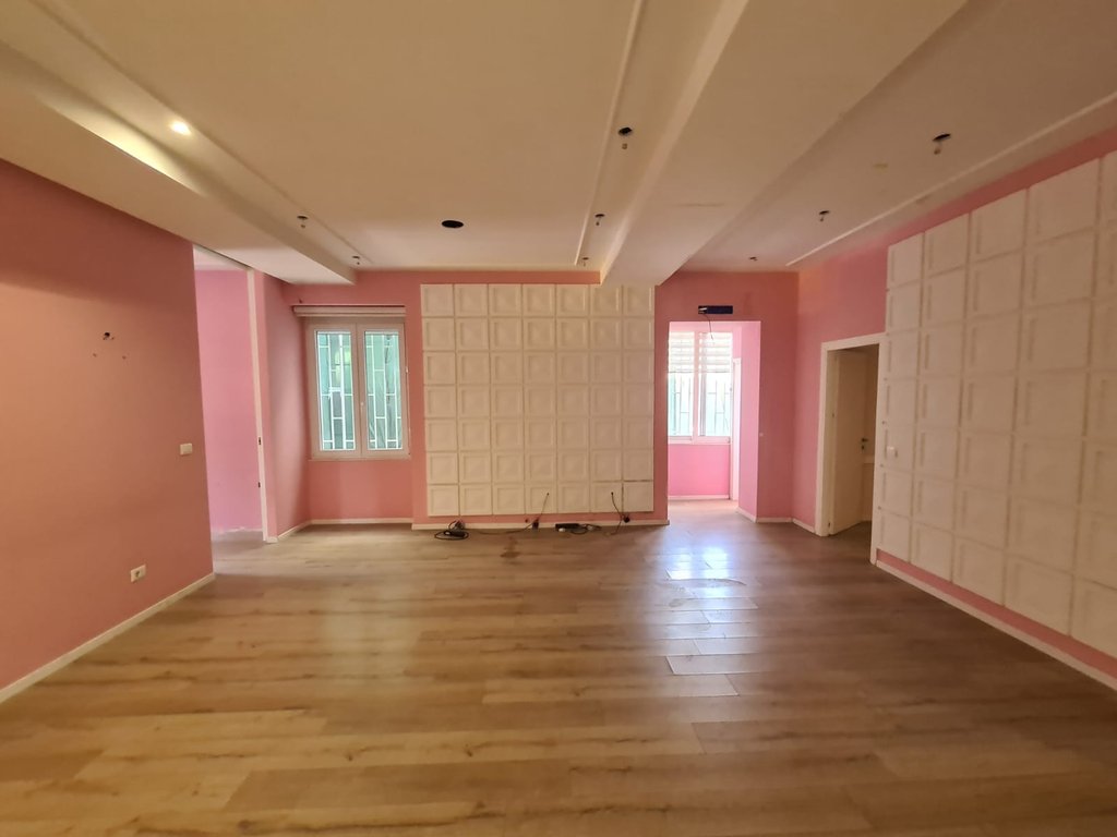 Apartament per zyra tek Stadumi Dinamo!
