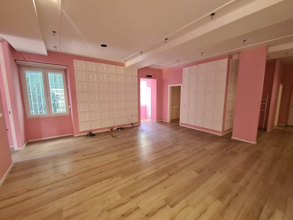 Apartament per zyra tek Stadumi Dinamo!