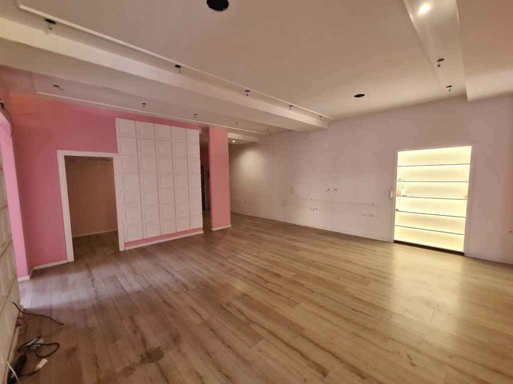 Apartament per zyra tek Stadumi Dinamo!