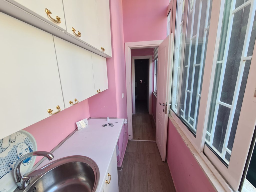 Apartament per zyra tek Stadumi Dinamo!