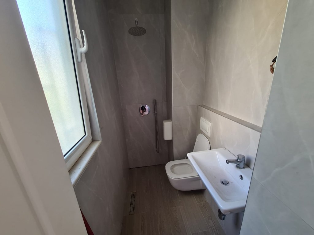 Apartament per zyra tek Stadumi Dinamo!