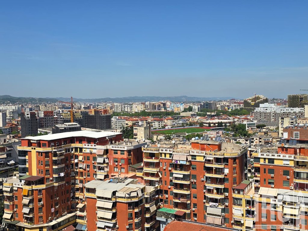 SHITET APARTAMENT 3+1 I KONVERTUAR NË 2+1 + POST PARKIMI – GARDEN BUILDING, KATI 13