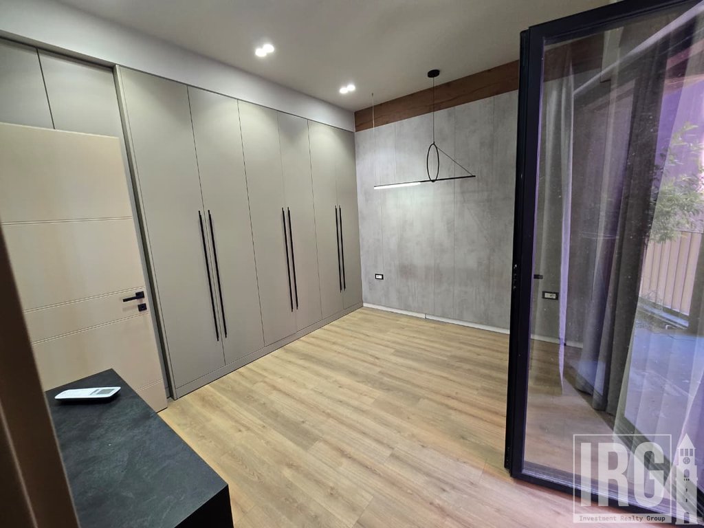 SHITET APARTAMENT 3+1 I KONVERTUAR NË 2+1 + POST PARKIMI – GARDEN BUILDING, KATI 13