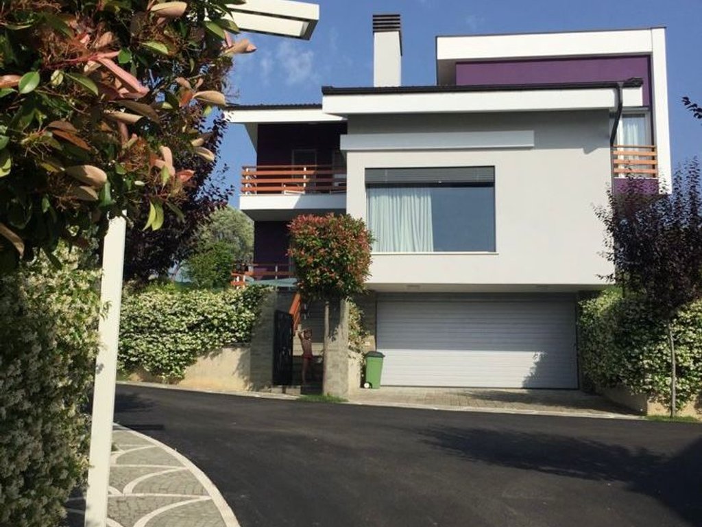 Modern villas for rent at "Long Hill Residence!"