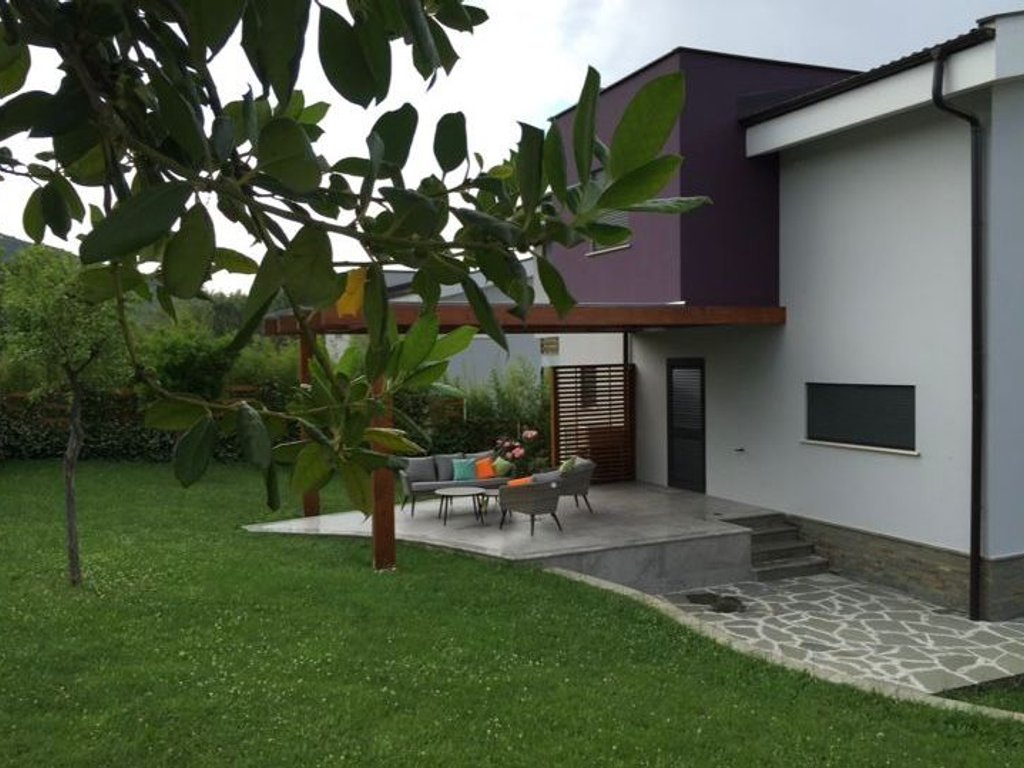 Modern villas for rent at "Long Hill Residence!"