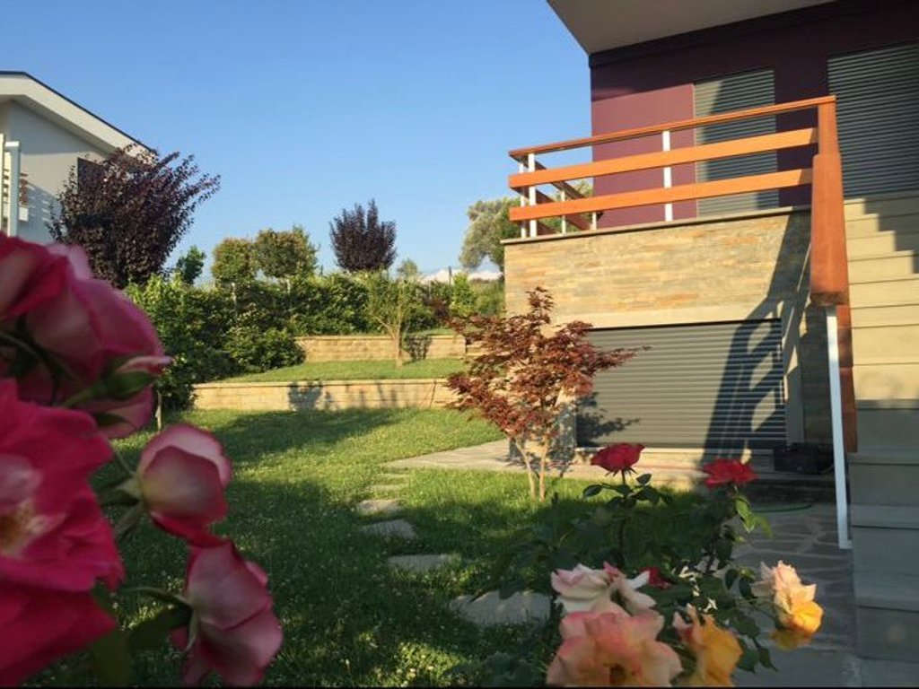 Modern villas for rent at "Long Hill Residence!"