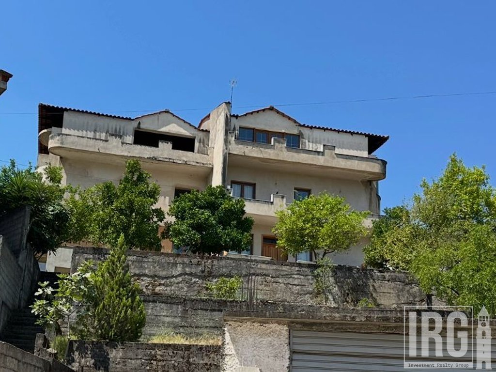 Vilë  Për Shitje në Selitë, Tiranë - 180000€ | 321 m²
