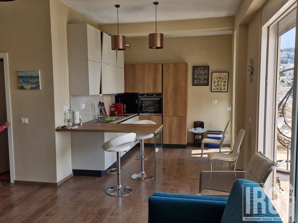 APARTAMENT 1+1 me VERANDE PER SHITJE, SARANDE