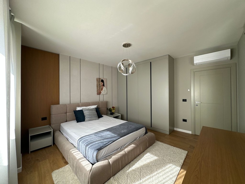 Shitet apartament 1+1 modern ne zonen e Plazhit ne Durres!