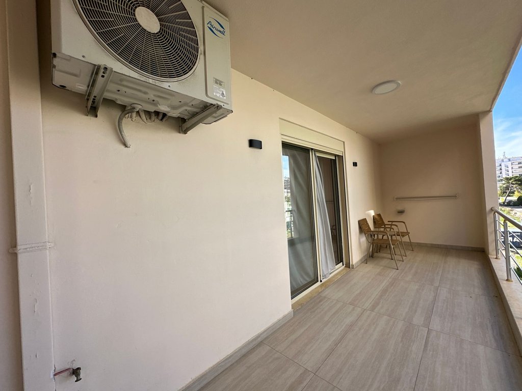 Shitet apartament 1+1 modern ne zonen e Plazhit ne Durres!
