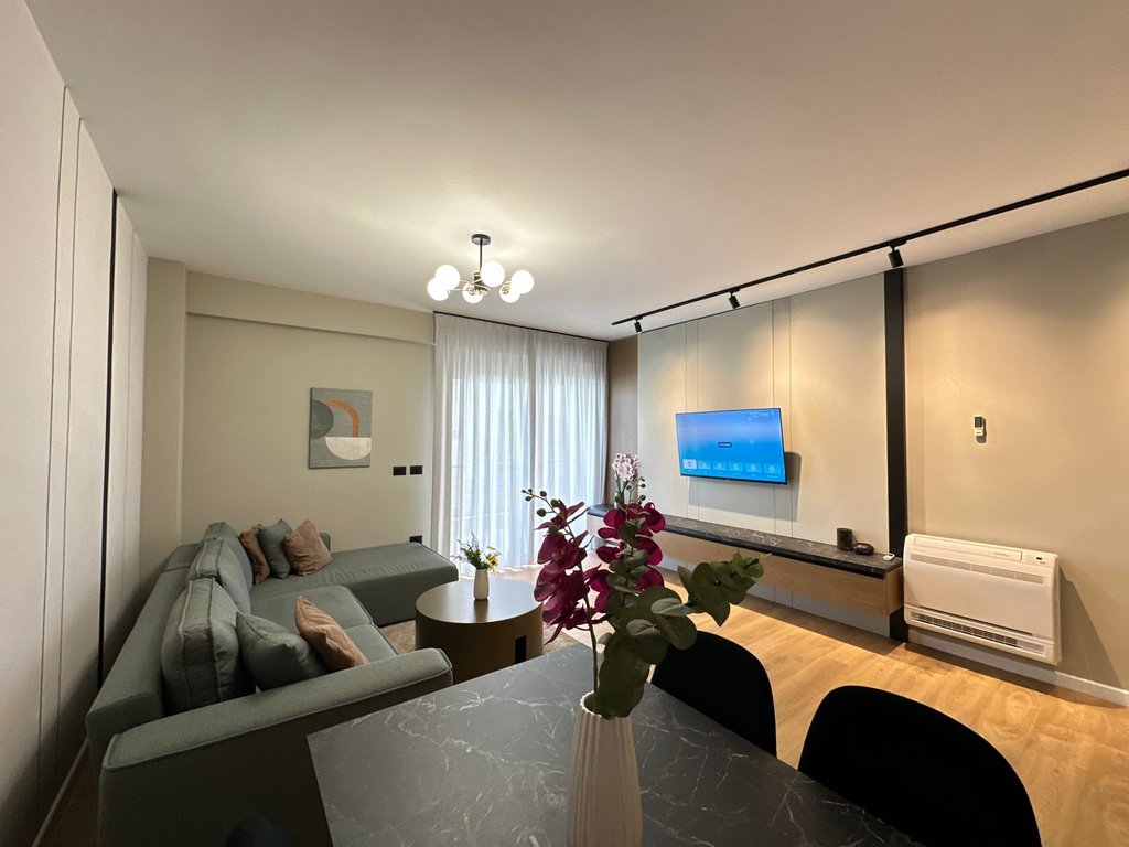 Shitet apartament 1+1 modern ne zonen e Plazhit ne Durres!