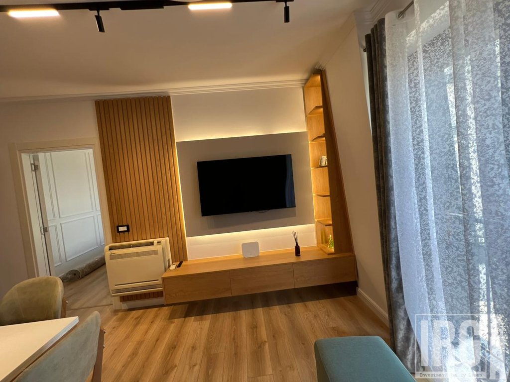 Jepet me qira apartament 1+1 pranë Qendrës, Rruga e Kavajës