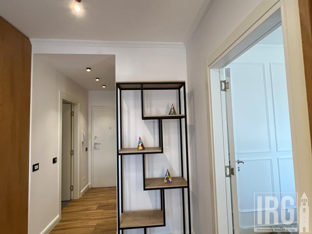 Jepet me qira apartament 1+1 pranë Qendrës, Rruga e Kavajës
