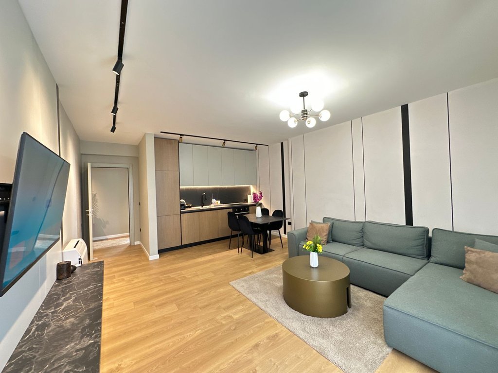 Shitet apartament 1+1 modern ne zonen e Plazhit ne Durres!