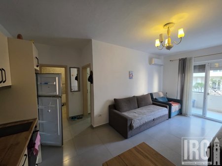 Apartament 1+1 per shitje i pozicionuar vetëm 50 metra larg deti Qerret