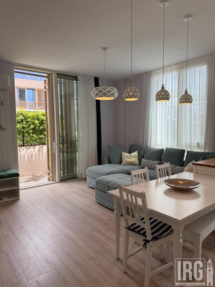 APARTMENT 2+1 FOR SALE WITH YARD AND VERANDA IN GREEN COAST, PALASË!