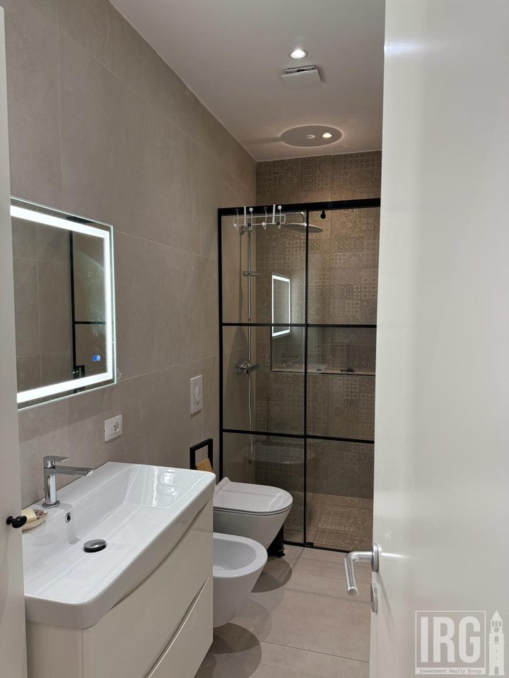 APARTMENT 2+1 FOR SALE WITH YARD AND VERANDA IN GREEN COAST, PALASË!