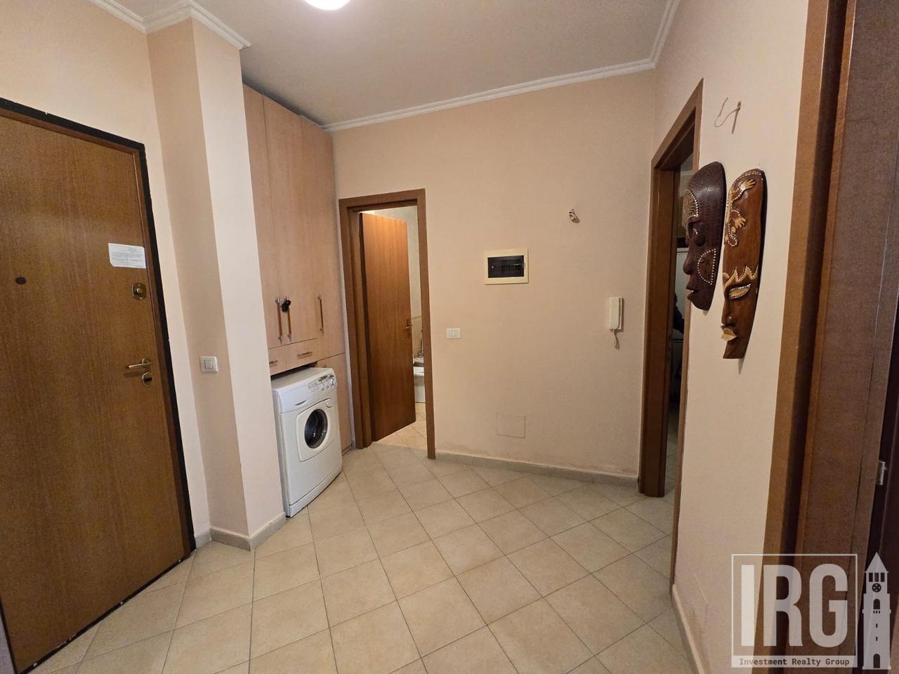 Shitet apartament 2+1i ndodhur pranë Pazarit te Ri!