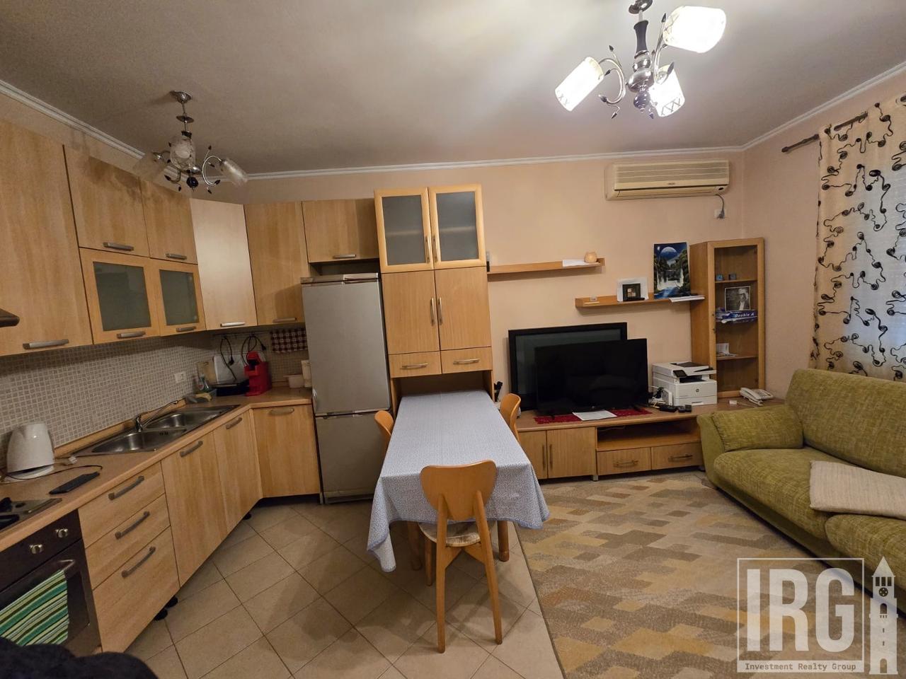 Shitet apartament 2+1i ndodhur pranë Pazarit te Ri!