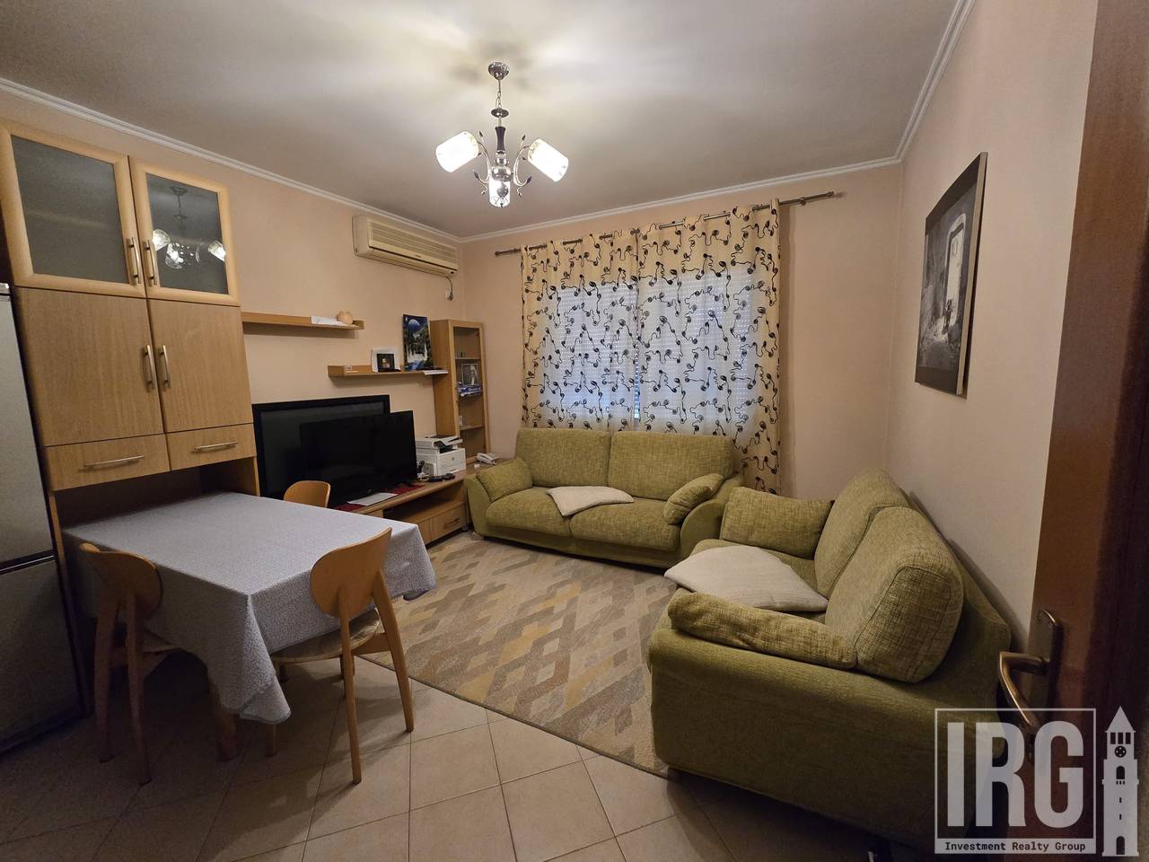 Shitet apartament 2+1i ndodhur pranë Pazarit te Ri!