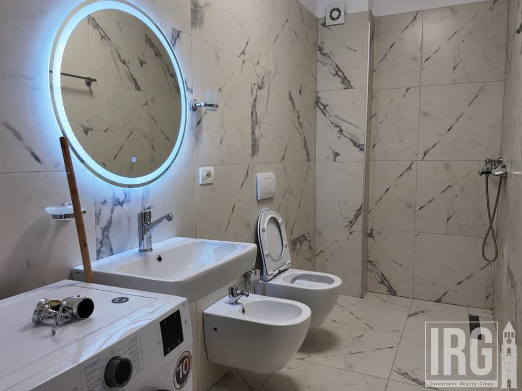 Jepet me qira apartament modern pranë Shkollës së Kuqe