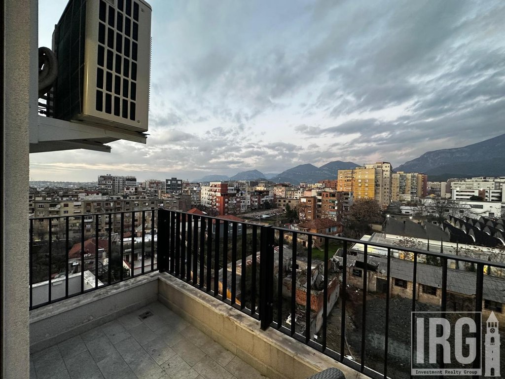 I am renting a 3+1 apartment with parking space in Porcelan!