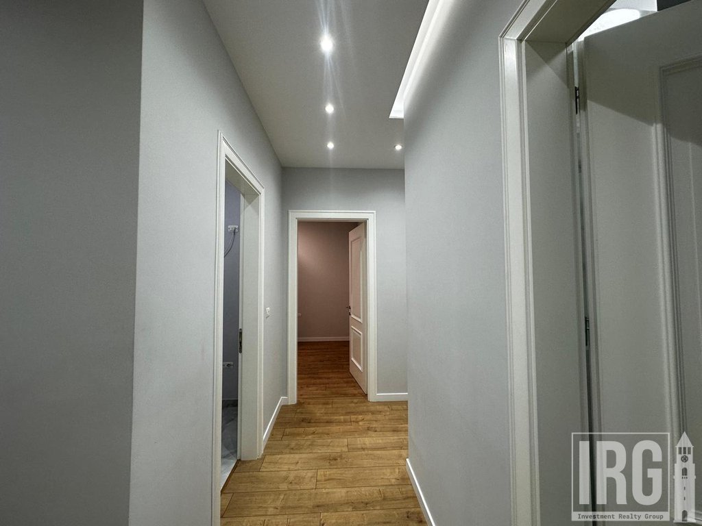 I am renting a 3+1 apartment with parking space in Porcelan!
