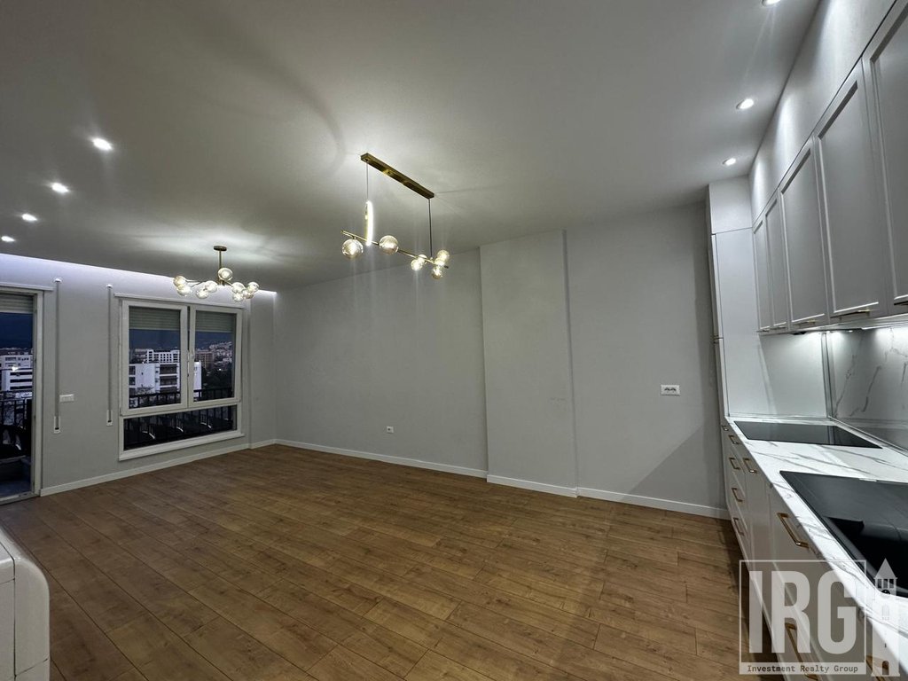 I am renting a 3+1 apartment with parking space in Porcelan!