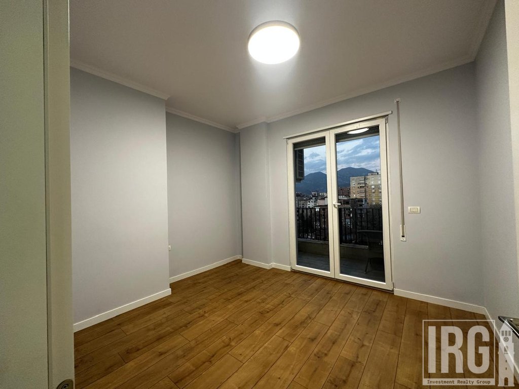 I am renting a 3+1 apartment with parking space in Porcelan!