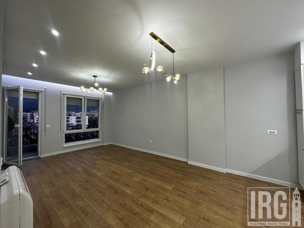 I am renting a 3+1 apartment with parking space in Porcelan!