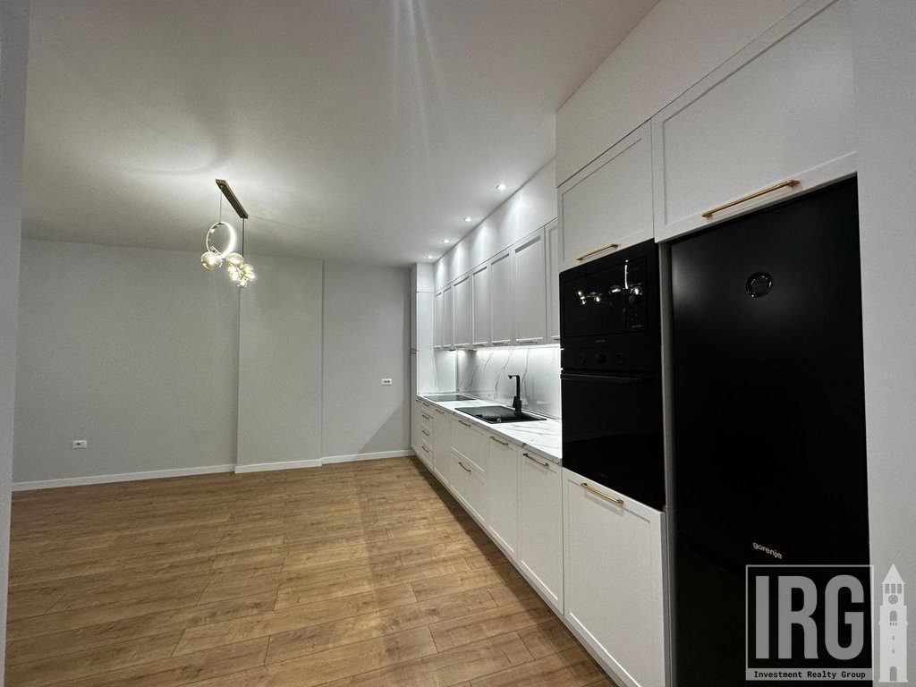 I am renting a 3+1 apartment with parking space in Porcelan!