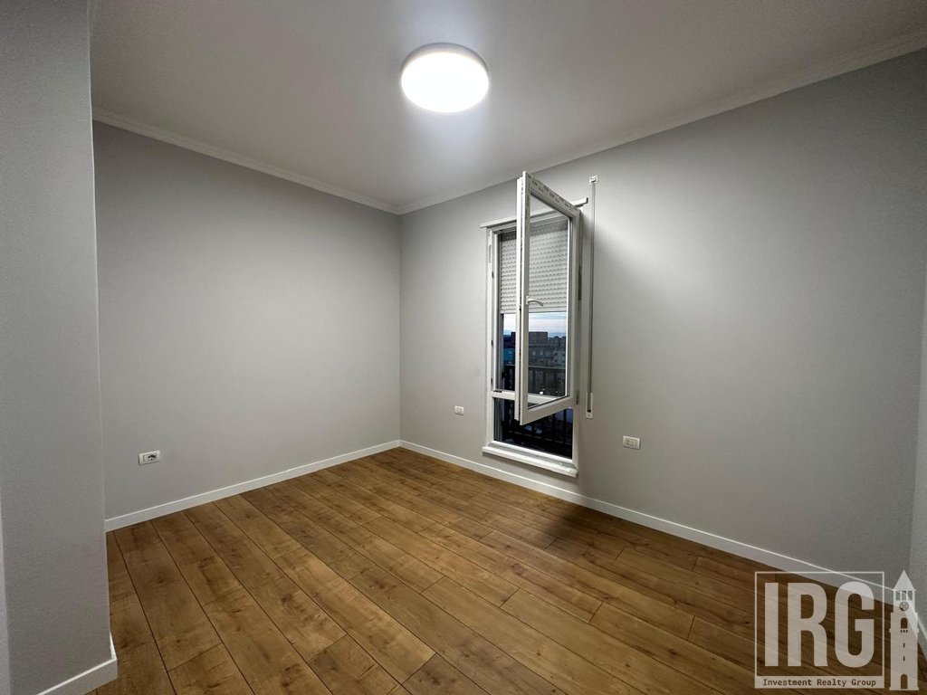 I am renting a 3+1 apartment with parking space in Porcelan!
