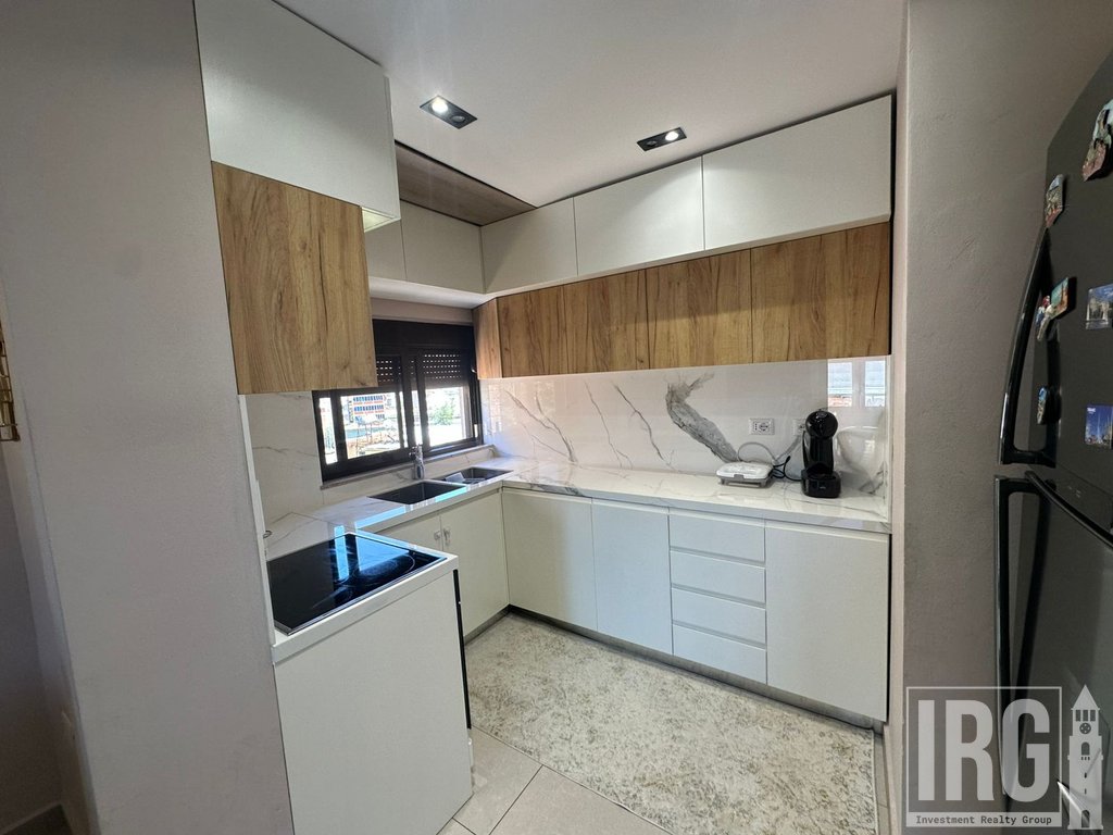 Apartment 2+1 with Veranda – Marie Logoreci Street, Tirana