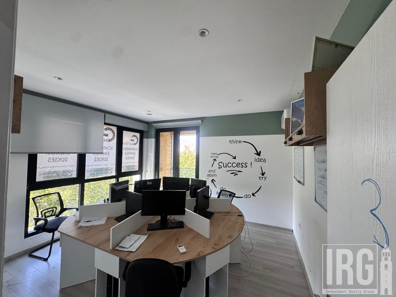 OFFICE AT SQUARE 21!